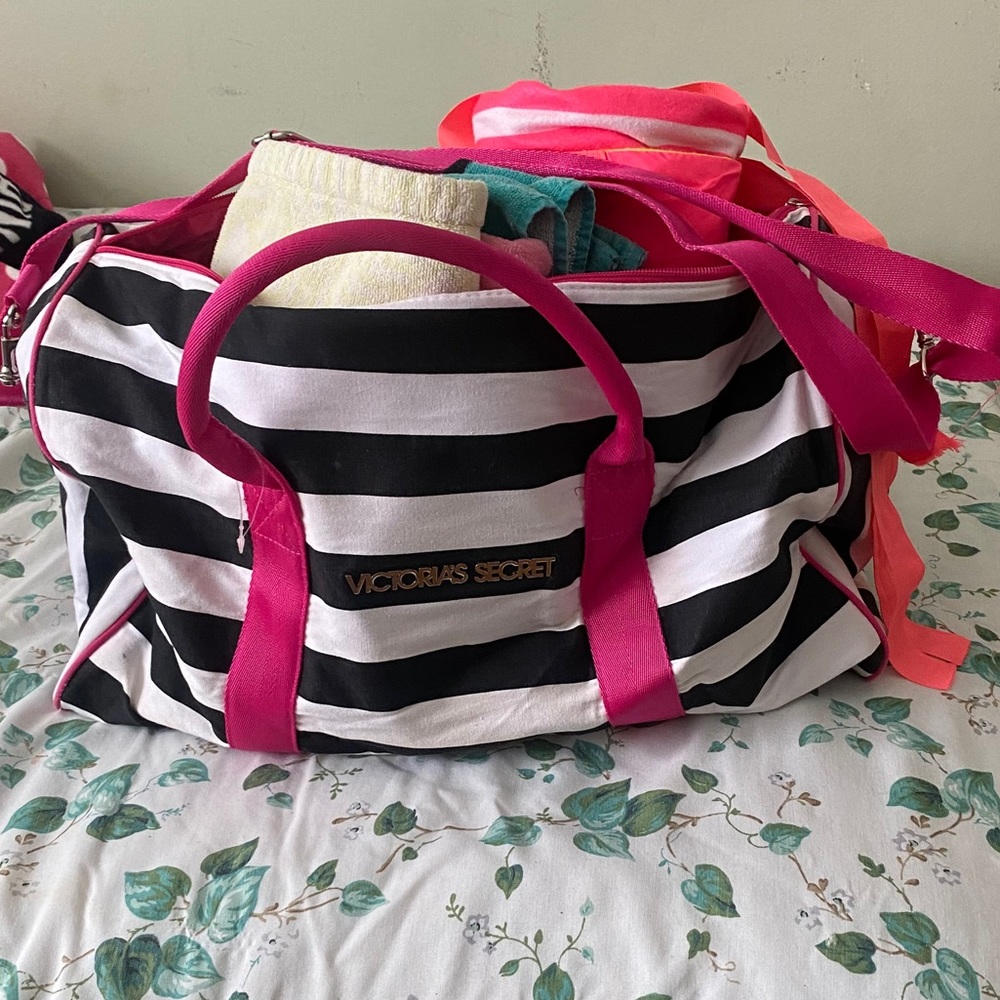 Victoria’s Secret towel bundle